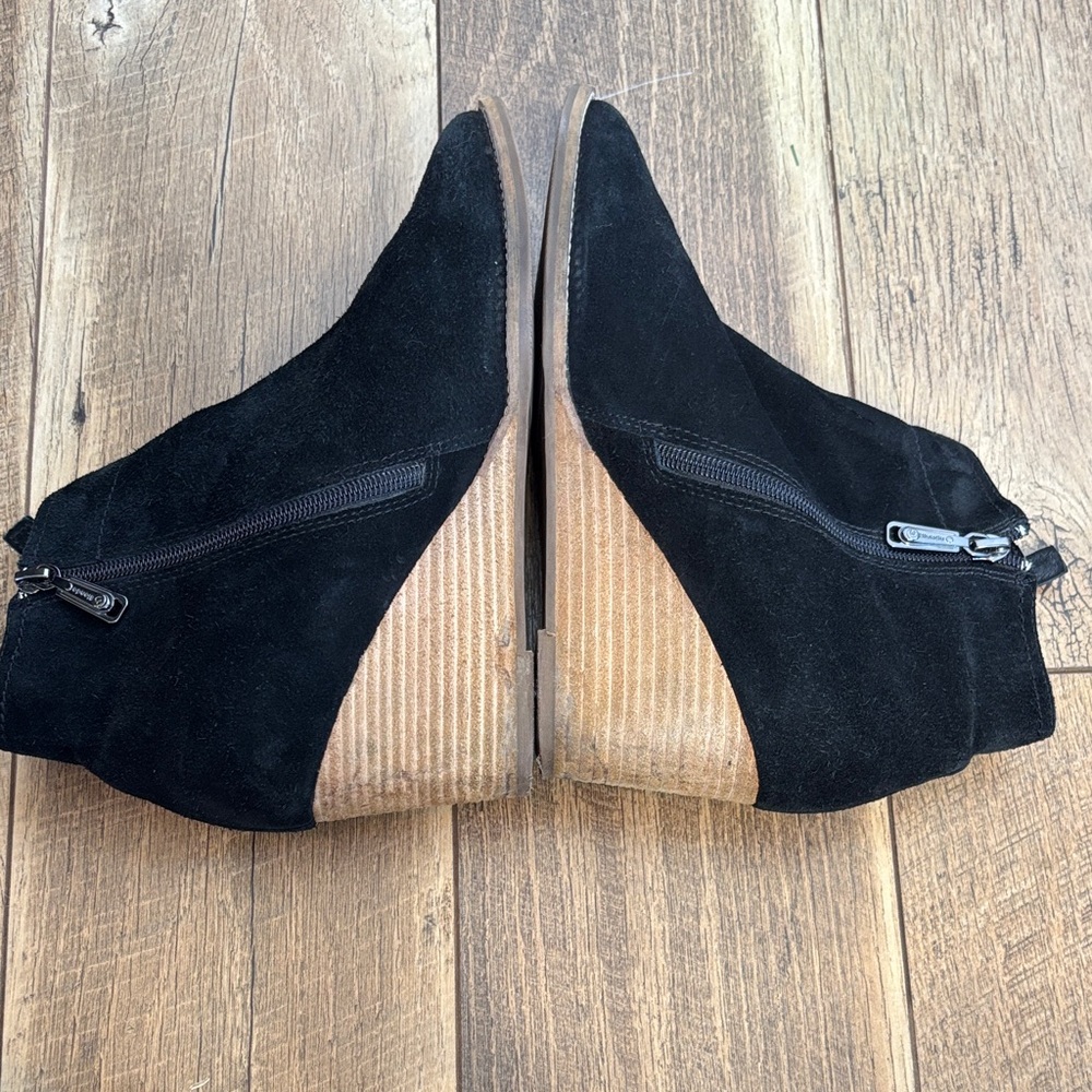 Blondo Leather Suede Waterproof Black Wedge Ankle Boots sz 9 1/2 - Picture 2 of 10